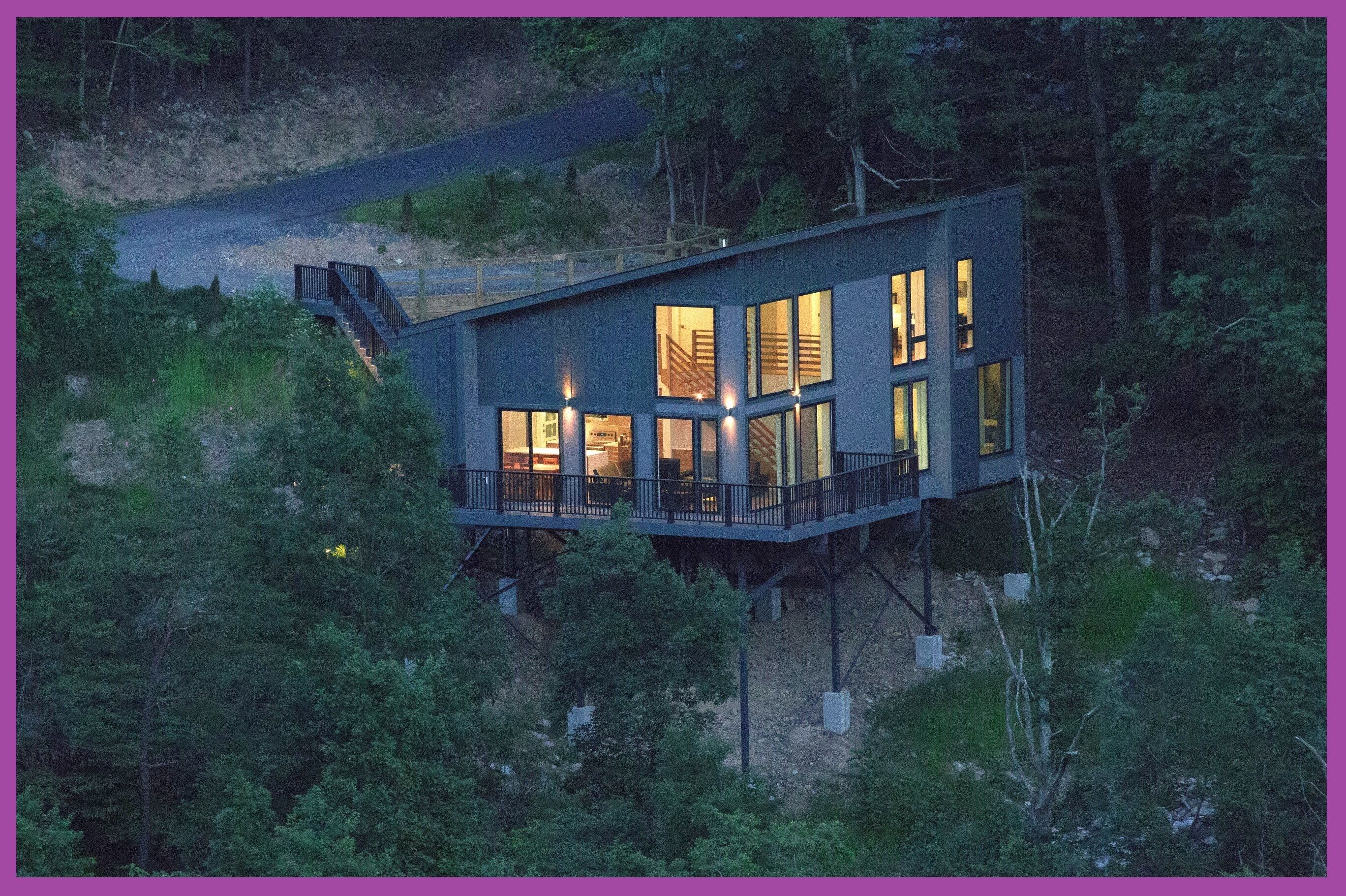 Stunning Views and Tastefully Decorated; Middle of Mtn; Work Space; Games & WiFi