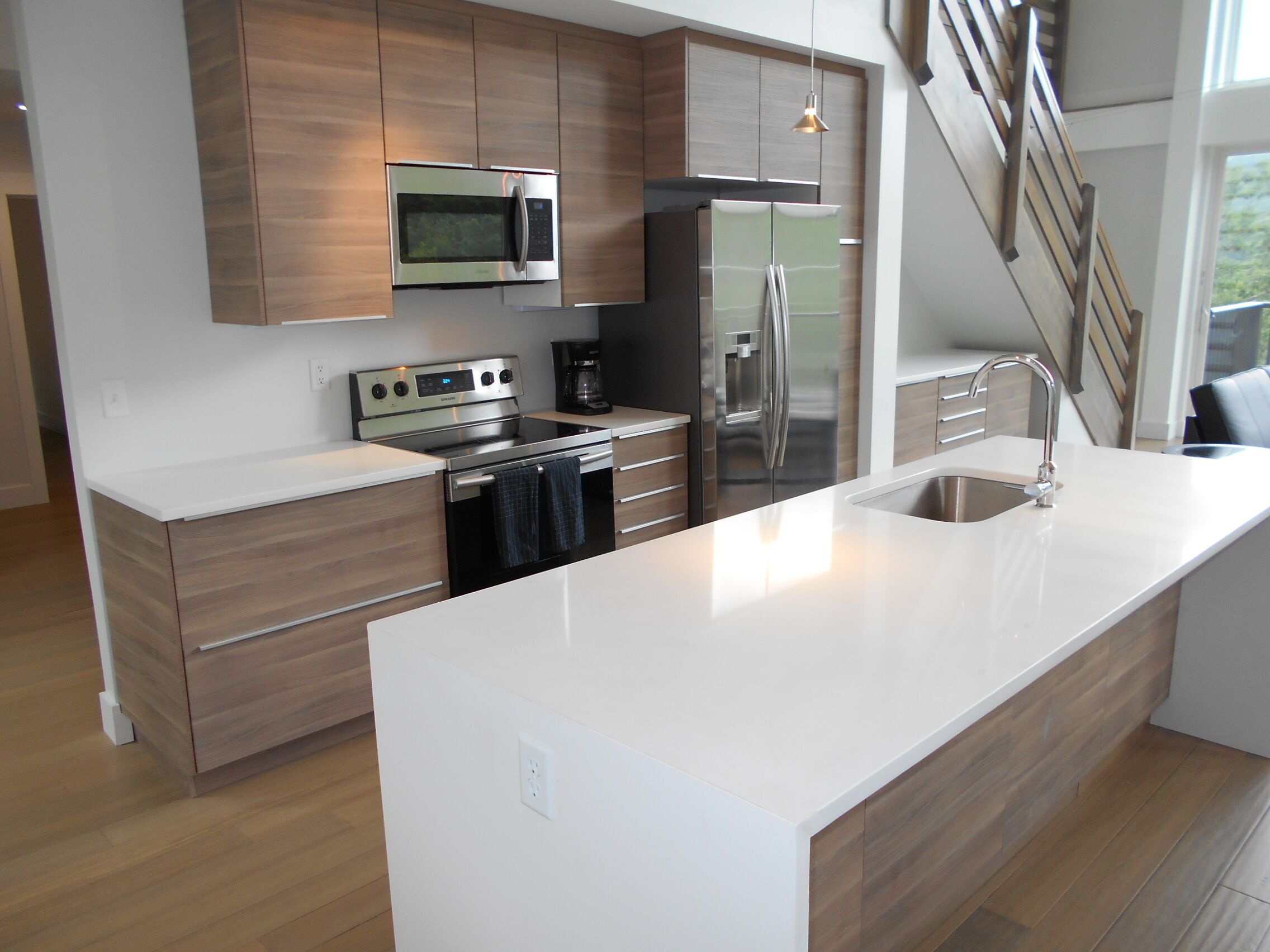 Stunning Views and Tastefully Decorated; Middle of Mtn; Work Space; Games & WiFi