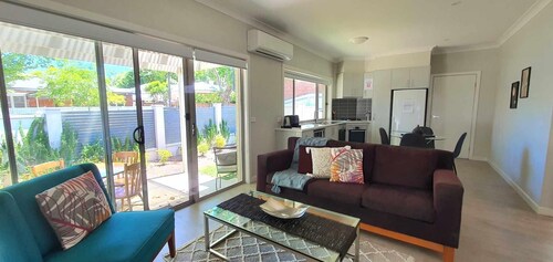 Central Sojourn on Wilcox Unit 1 - Central two bedroom apartment with a queen and double bed