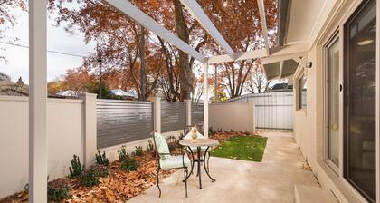 Central Sojourn on Wilcox Unit 1 - Central two bedroom apartment with a queen and double bed