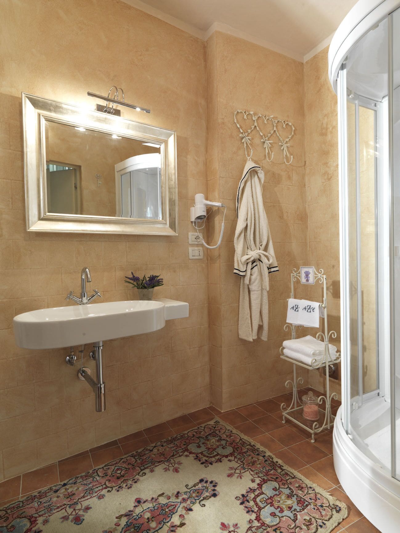 Luxury Apartment In An Ancient Historical Palace In The Heart Of Bologna