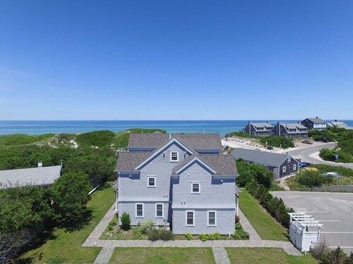 Luxury Beachfront Condo on Bayview Beach (2047)