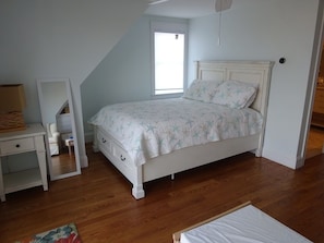 3 bedrooms, iron/ironing board, internet