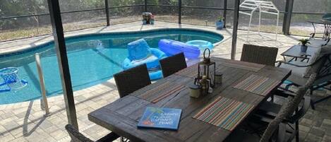 Lämmitetty uima-allas