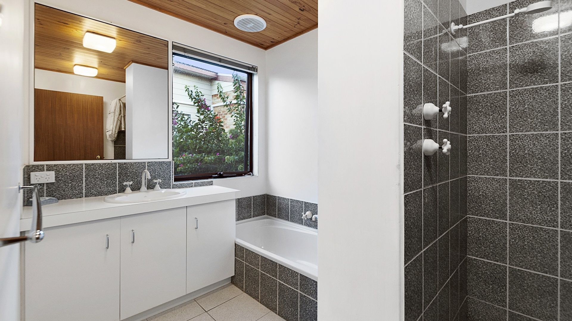 Old Dunsborough Beach House — image 16