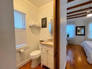 Hair dryer, towels, soap, toilet paper - Magical Little Home in Historic District • Parking  • Rustic Luxury  • Outdoor.. (Marblehead)
