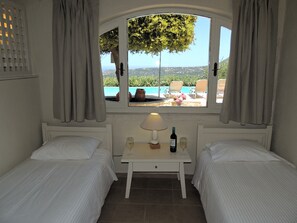 4 bedrooms, desk, iron/ironing board, travel crib