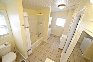 Hårføner, håndklær, såpe og sjampo