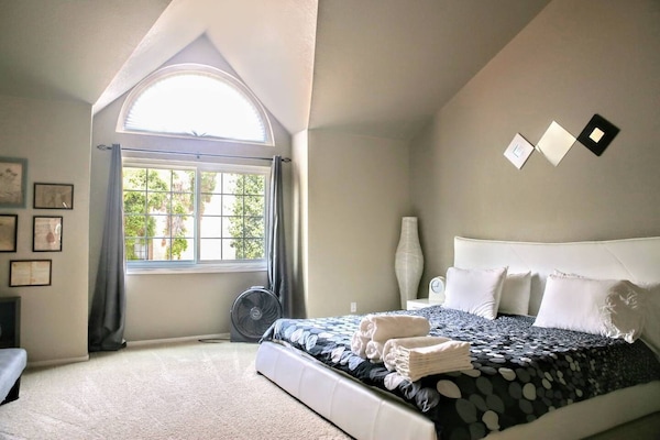 3 dormitoris, caixa forta a l'habitació i escriptori