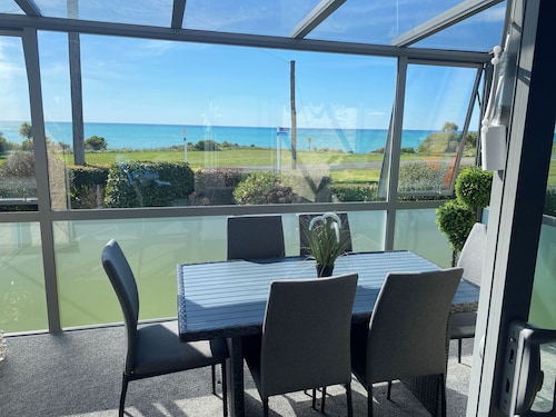 Beautiful ocean view from this lovely holiday home