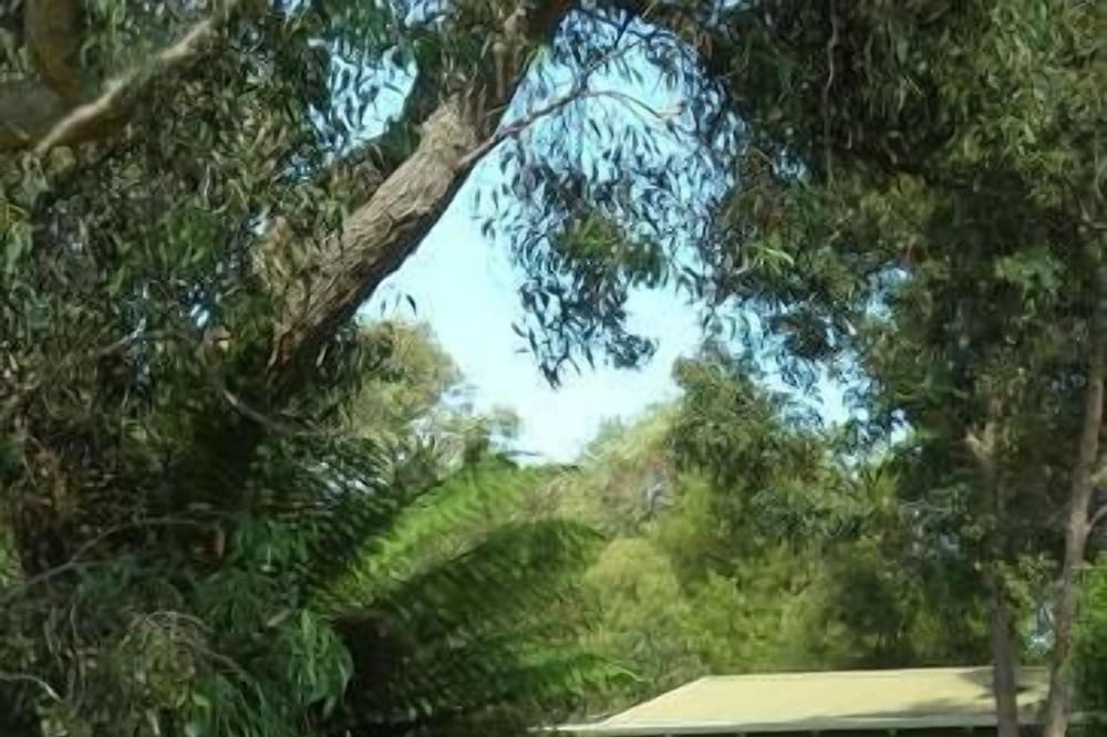 Close to Greens Pool and the Bibbulmun and Munda Biddi Tracks.