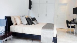 2 soverom, safe på rommet og wi-fi (inkludert)