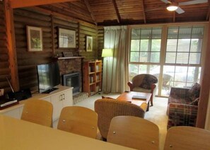 TV, DVD player, books, video library - Surf Cottage - Luxury beach getaway (Ocean Grove)