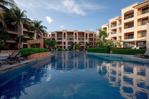 Unclassified image, 2 of 50, button