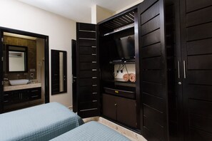 2 chambres, coffres-forts dans les chambres, fer et planche à repasser