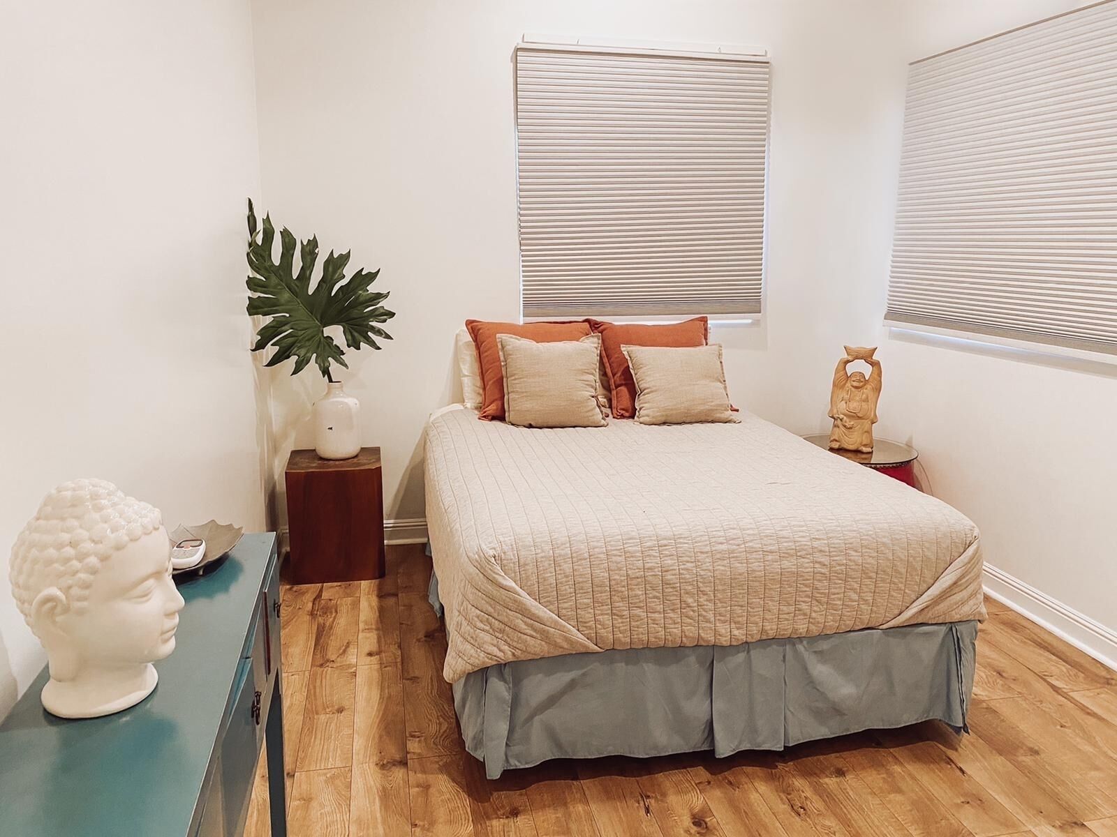 CHIC DESIGNER BTQ HOME 2 MILES FROM WAIKIKI.