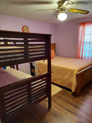 6 dormitorios, tabla de planchar con plancha, wifi gratis y ropa de cama