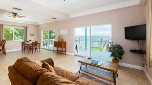 Smart TV, DVD player