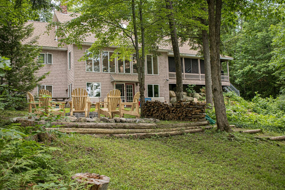 Quiet, 6 bedroom Lakefront home with private sandy beach, near Colby College