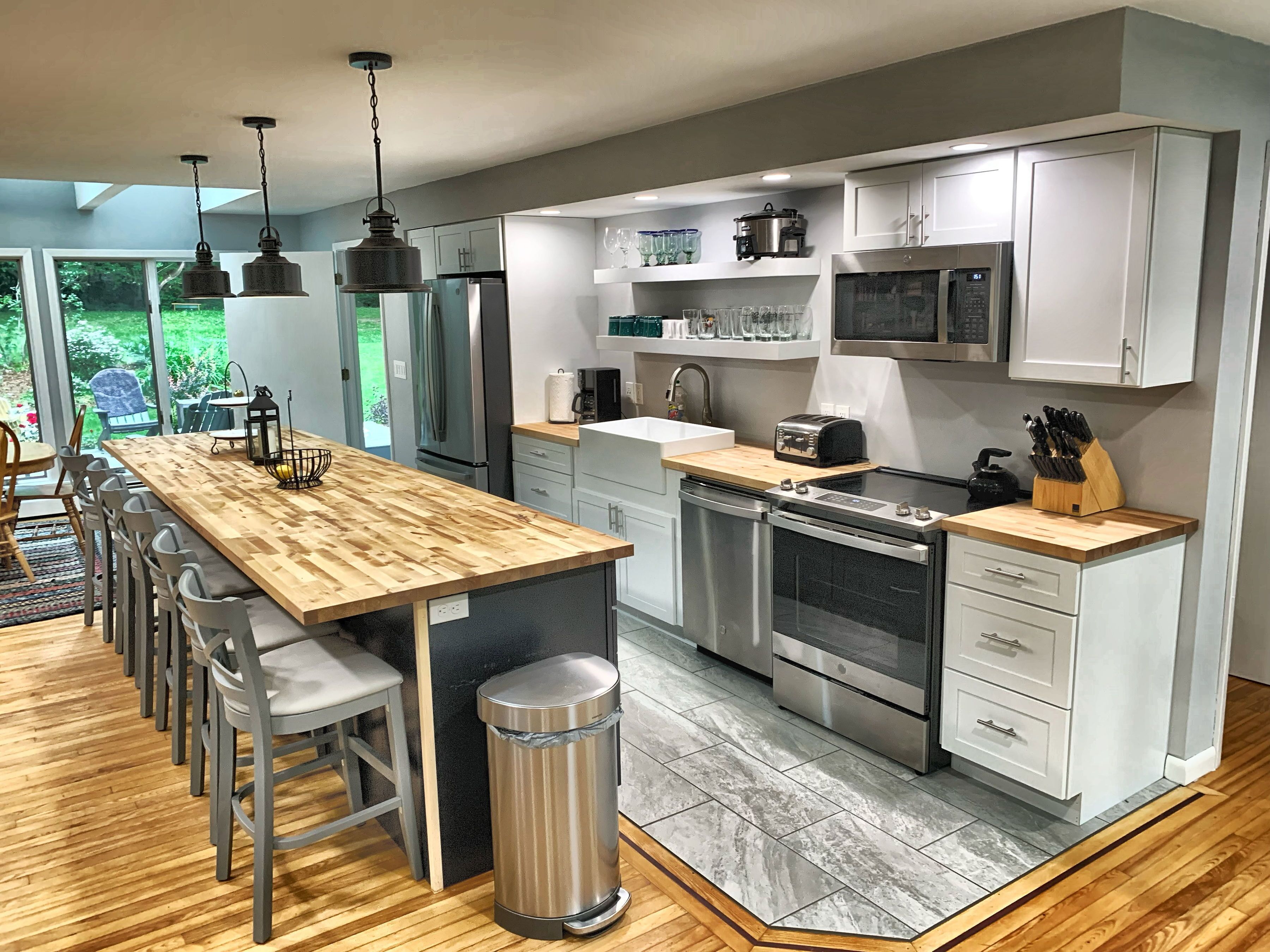 Quiet, 6 bedroom Lakefront home with private sandy beach, near Colby College