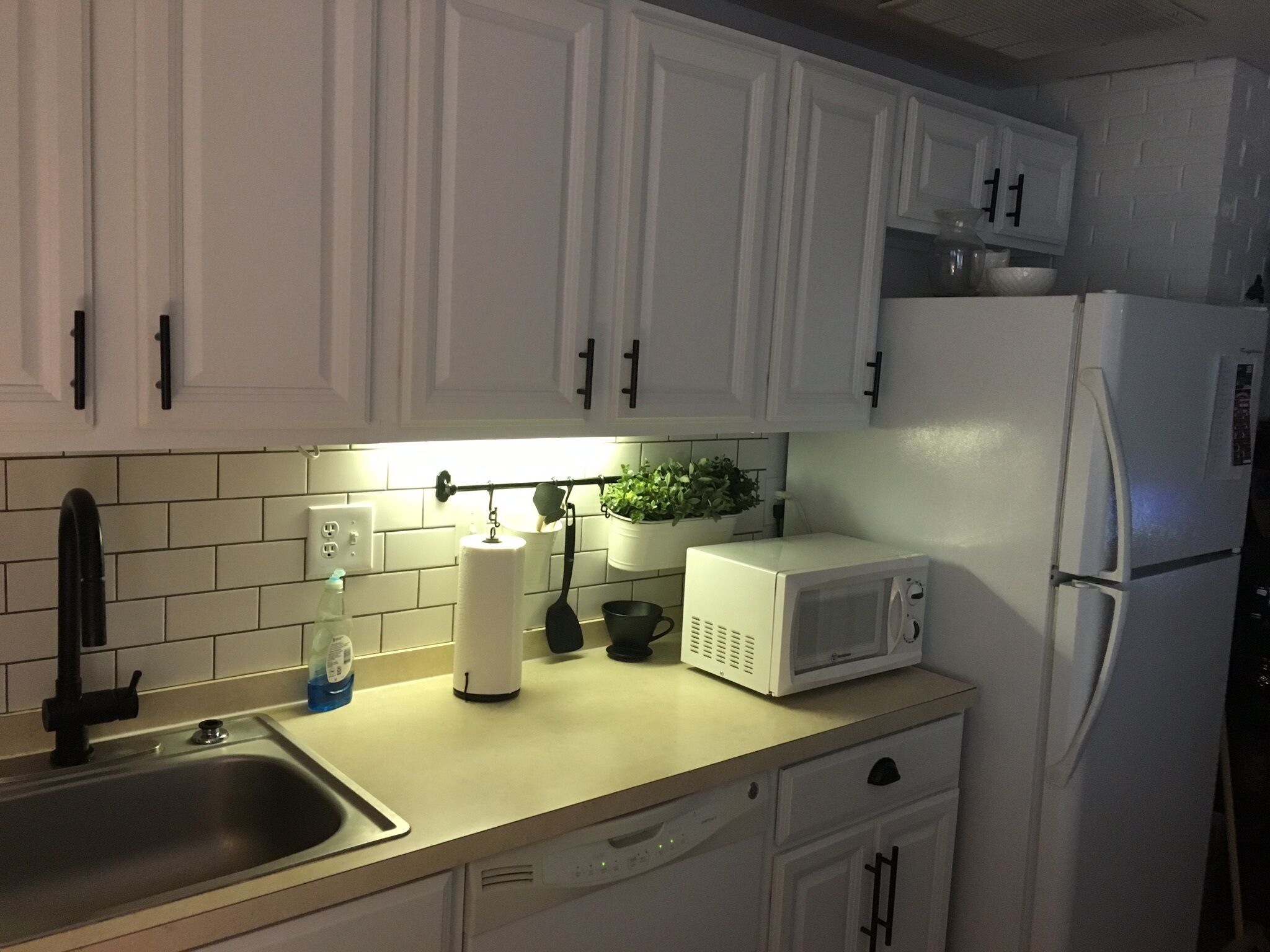 Cozy Designer two bedroom apartment, quiet neighborhood, close to many stores 