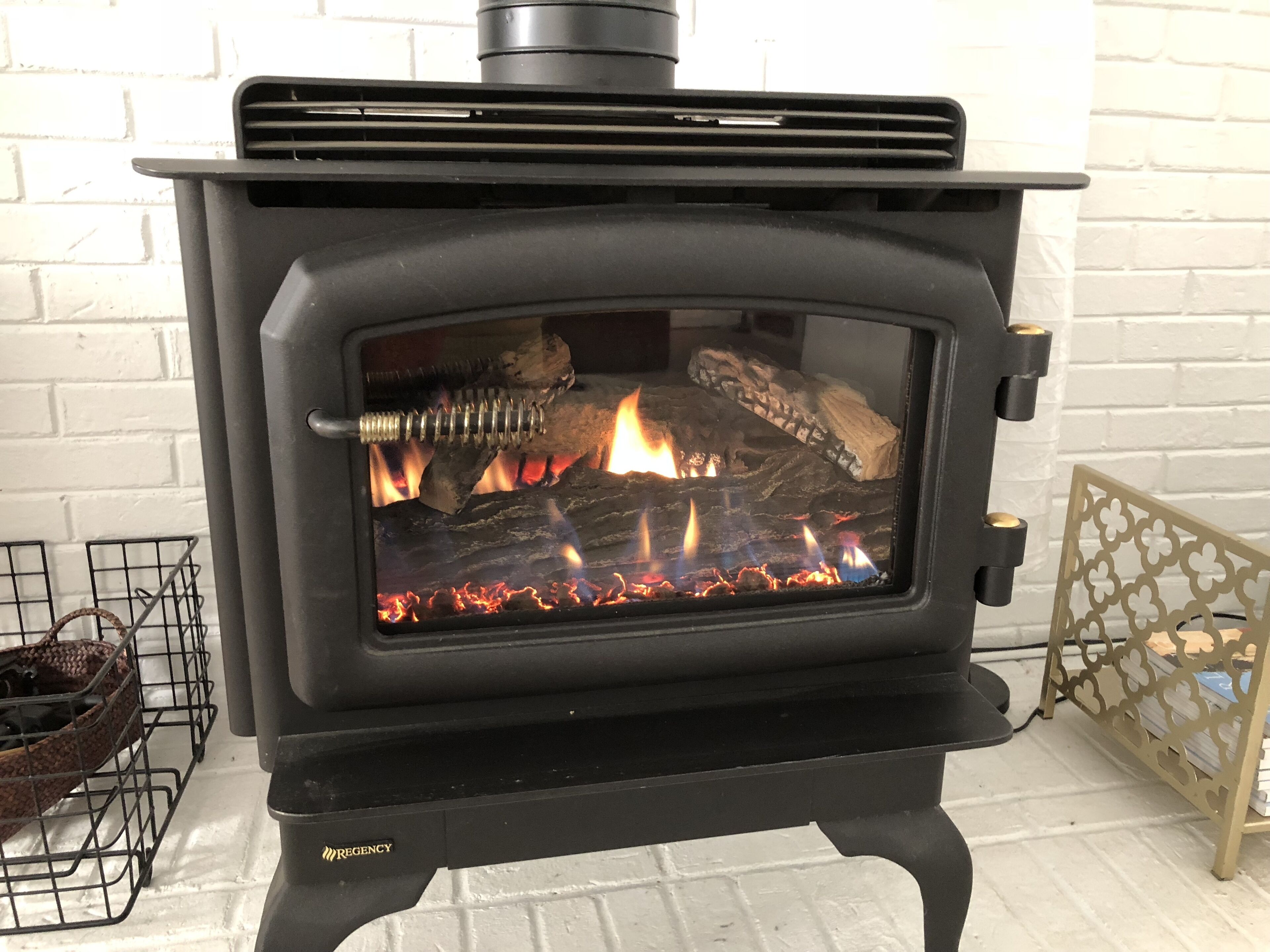 Gas logs stove keeps you warm and cozy
Smoke and carbon dioxide detector