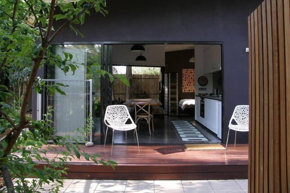 Studio Five Your ApARTment in Alice Springs
