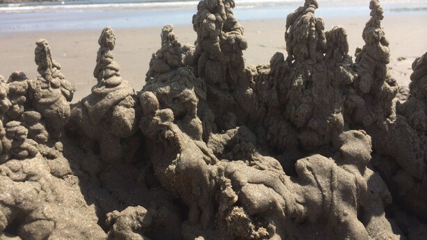 A sandy beach with large sand formations. - Light & Open Family Beach House Short Walk to Kelly Beach (Narragansett)
