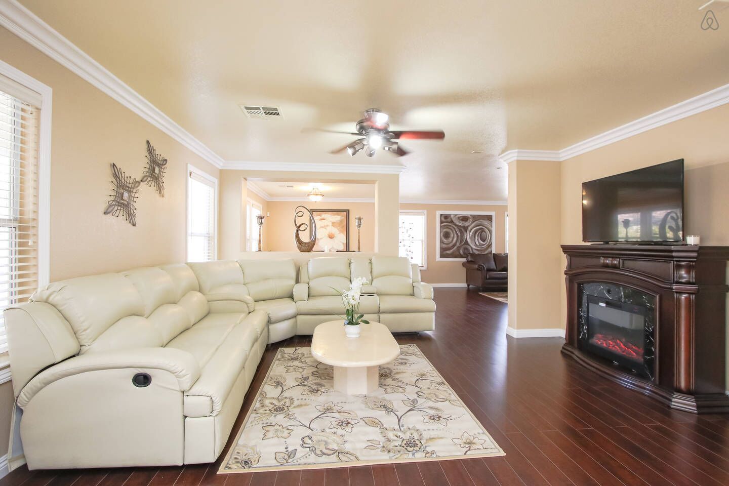 Spacious, minutes to the Strip and airport