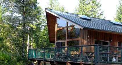 Beautiful 2 story house on Smith River- Private Beach, Trails,& More!