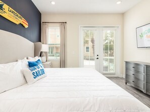 3 bedrooms, iron/ironing board, Internet, bed sheets