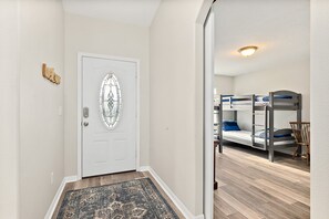 4 bedrooms, iron/ironing board, free WiFi, bed sheets