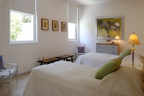 4 Schlafzimmer, Schreibtisch, Bügeleisen/Bügelbrett, Reisekinderbett