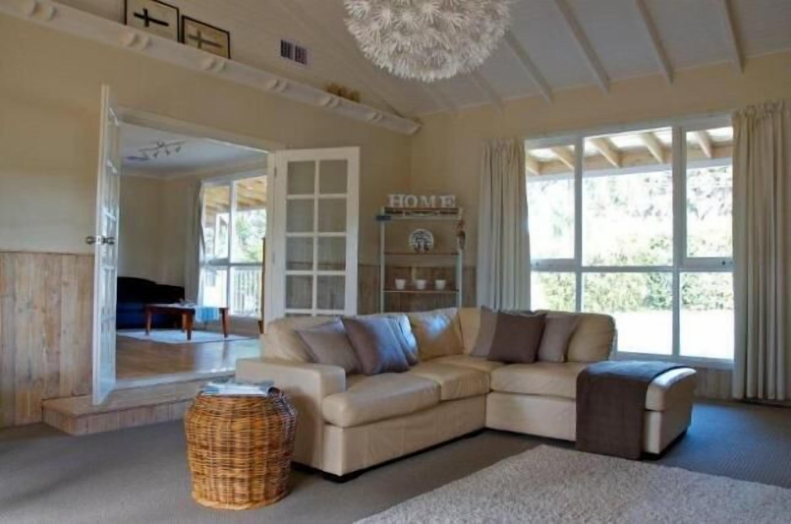 Just a short stroll to the river front & only minutes to the stunning surf beach