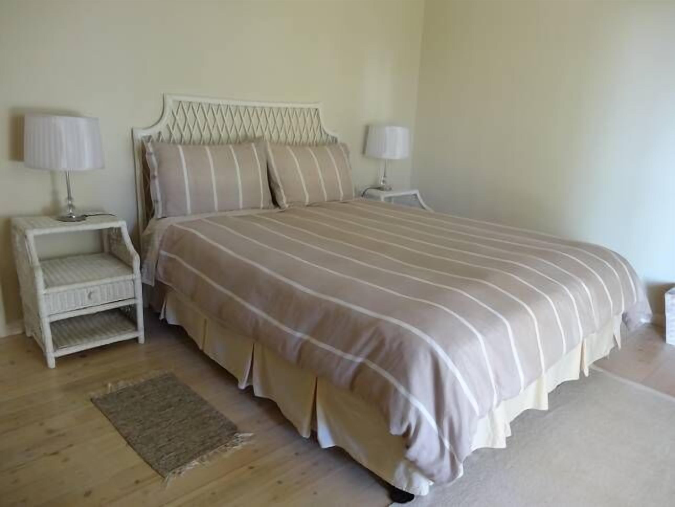 Just a short stroll to the river front & only minutes to the stunning surf beach