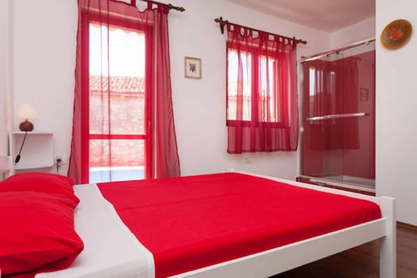 4 habitaciones, tabla de planchar con plancha y wifi gratis 