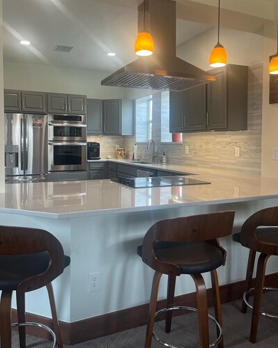 Large, 2-story Victorian home, w/ huge backyard & Flatiron views! Ideal location