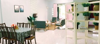 Deena Homestay (Utan Aji), Spacious, 6-8pax, Free Wifi