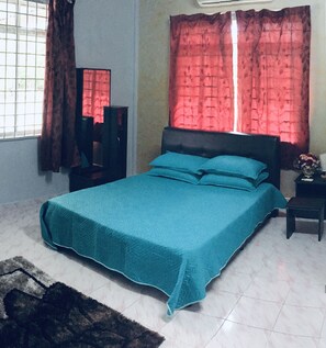 3 bedrooms, iron/ironing board, WiFi, bed sheets