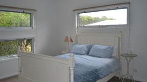 3 bedrooms, desk, WiFi