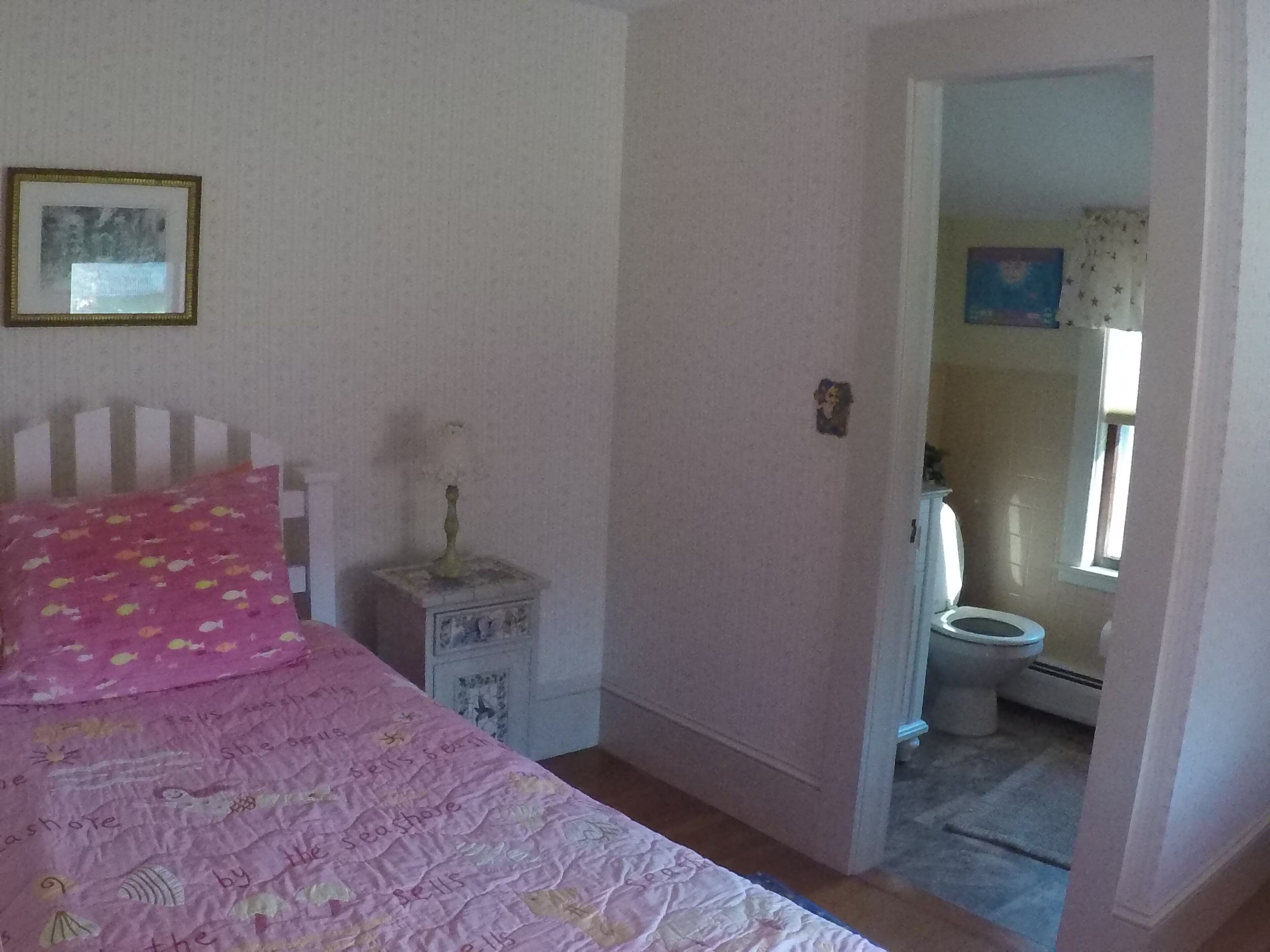 Beautiful Home In Chatham, MA. Private Pool. 2 Min Walk to Town, 8 to Beach! A/C