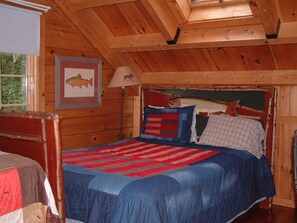 4 bedrooms, iron/ironing board, free WiFi, bed sheets - Log home on untouched cold stream lake  (Lowell)