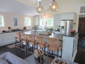 Frigorífic, microones, forn i placa de cuina 