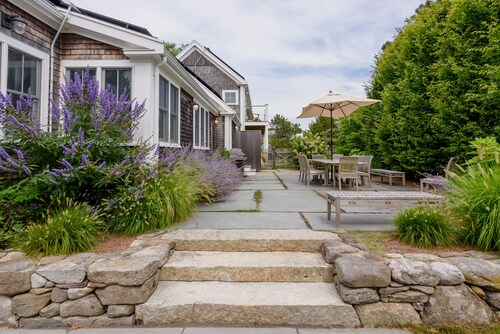 Katama Luxury - 5+ BR home w/ Heated Pool near the Field Club