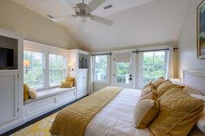 5 bedrooms, desk, iron/ironing board, free WiFi - Katama Luxury - 5+ BR home w/ Heated Pool near the Field Club (Edgartown)