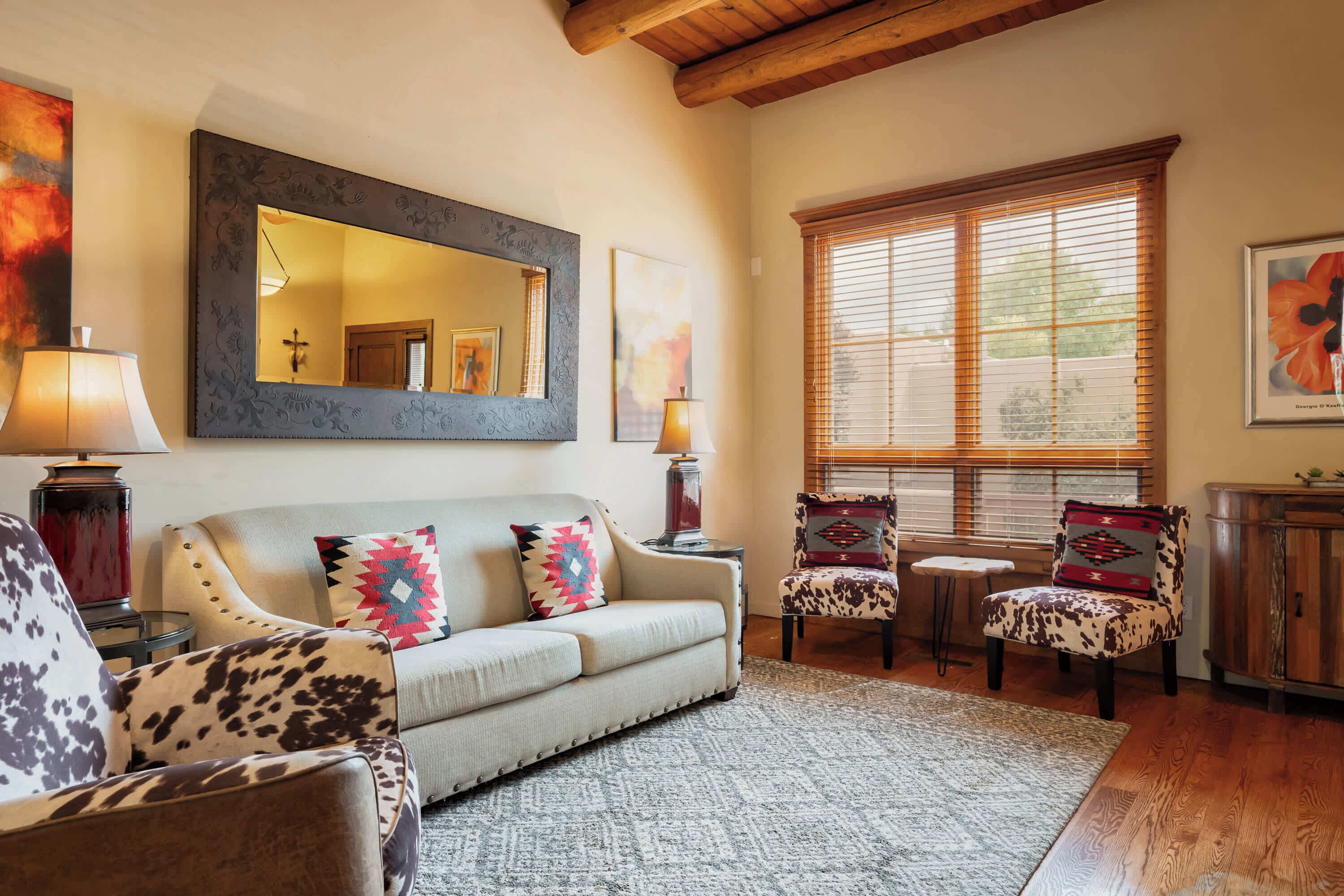 Televisión y oficina 