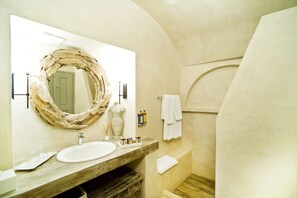 Dusche, umweltfreundliche Kosmetikartikel, Haartrockner, Bidet