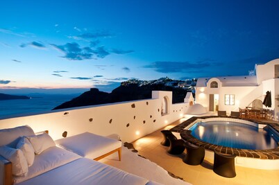 Antelmi luxury Private Villa On The Caldera Cliff In Firostefani-Fira Santorini