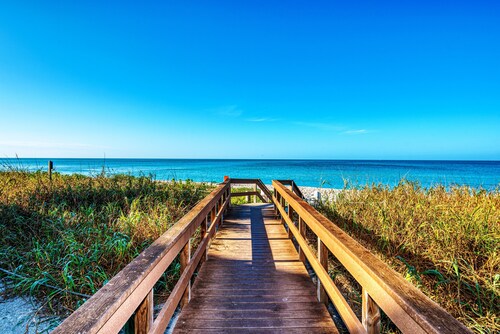 Beachfront Condo - 3 BR- Heated Pool - Free Boat Docks – Upscale – Siesta Key