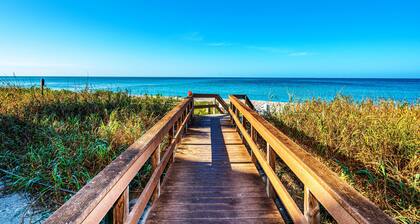 Beachfront Condo - 3 BR- Heated Pool - Free Boat Docks – Upscale – Siesta Key